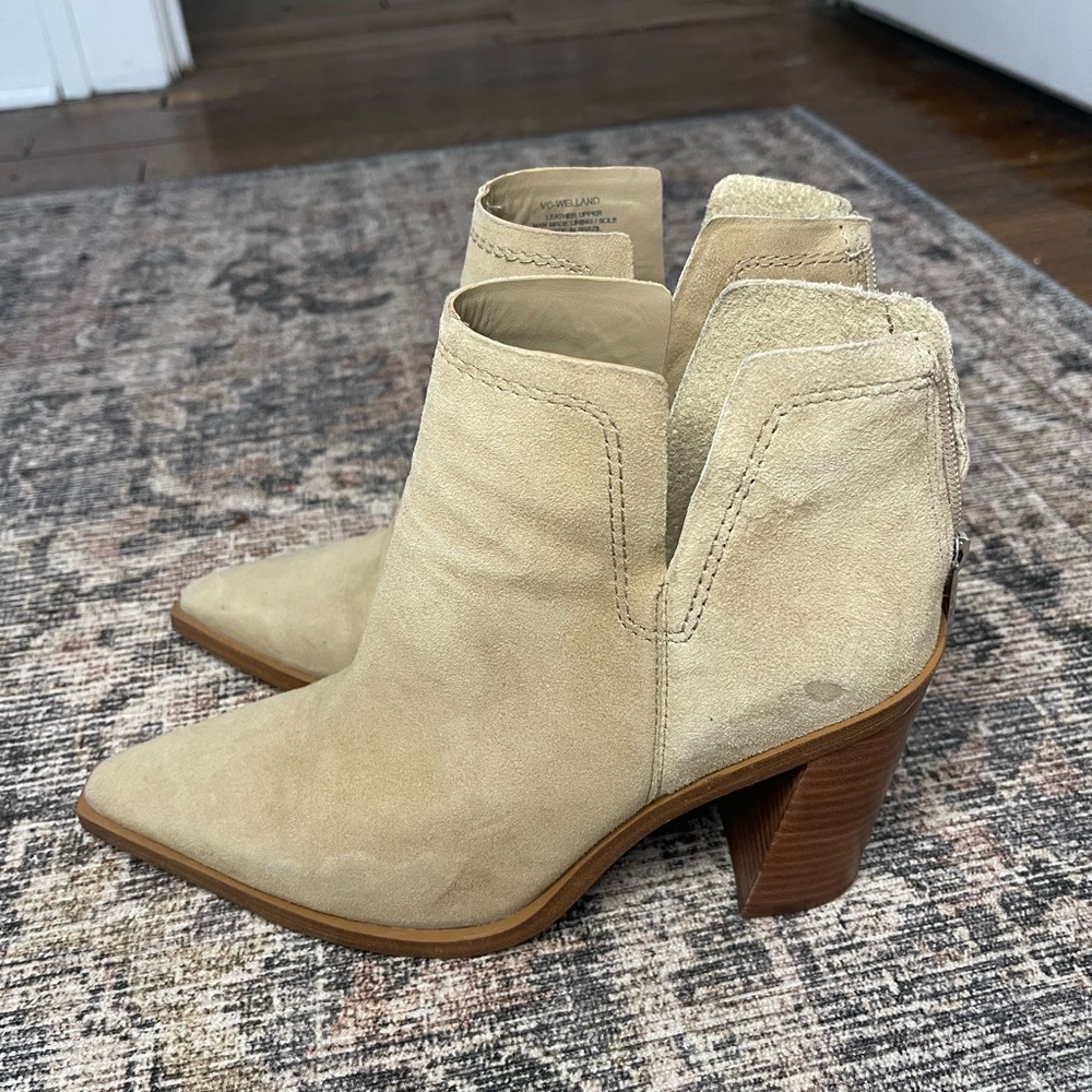 Vince Camuto Tan Welland Leather Pointed Toe Heeled Booties.. Size 8.5